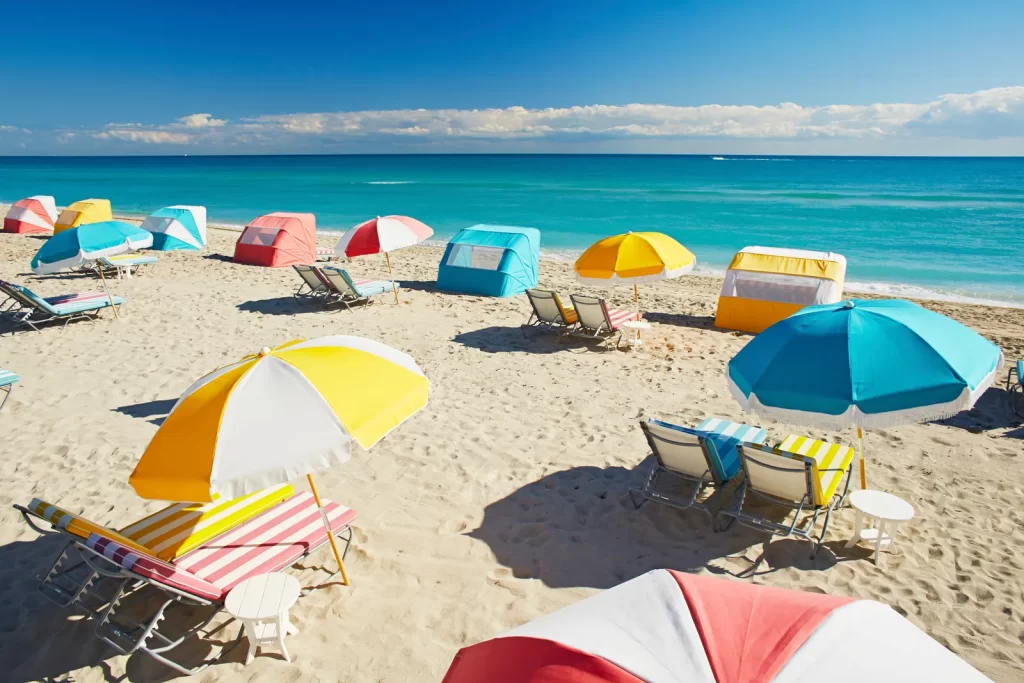 La playa en The Confidante, Miami Beach, Mid-Beach