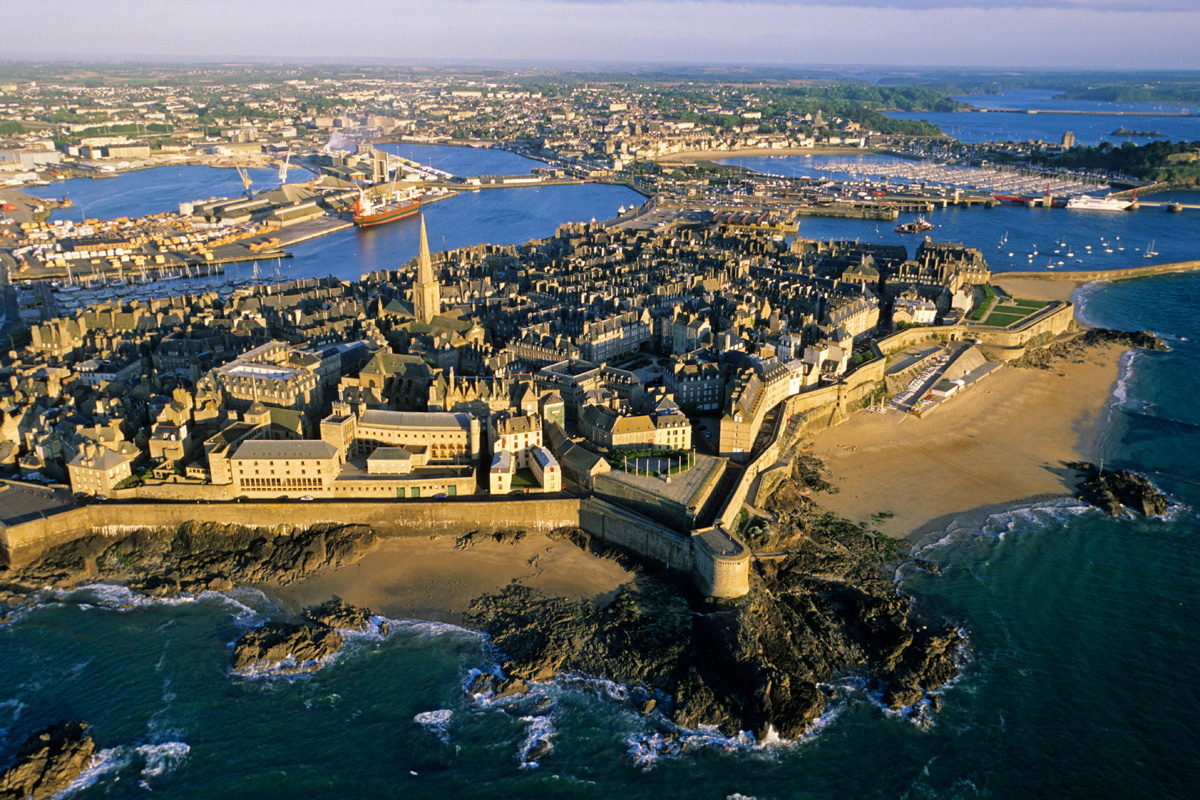 Мал сен. Saint malo Франция. Сен мало Бретань. Город сен-мало Франция. Сен-мало (крепость).