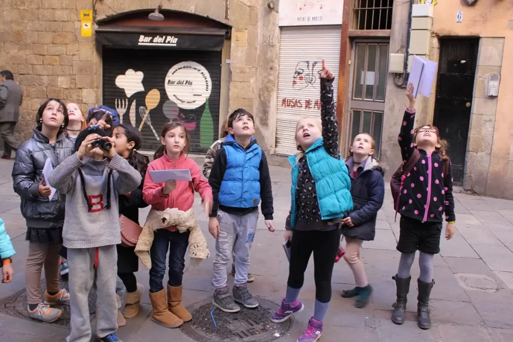 Kids & Cat: Barcelona, Ciudad de Dragones