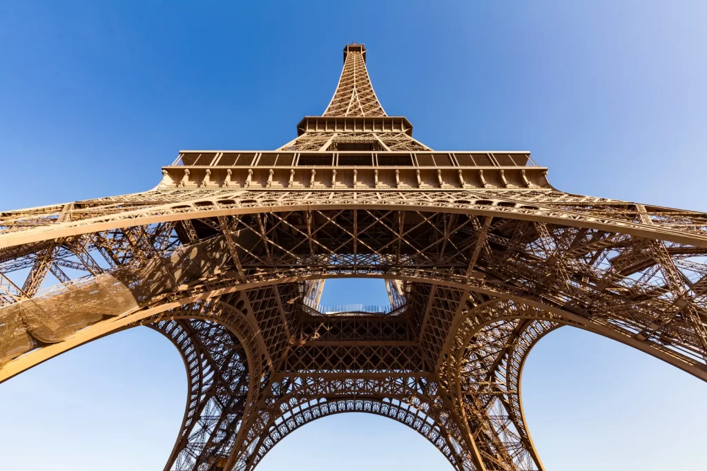No lo hagas: Pasar horas en la Torre Eiffel