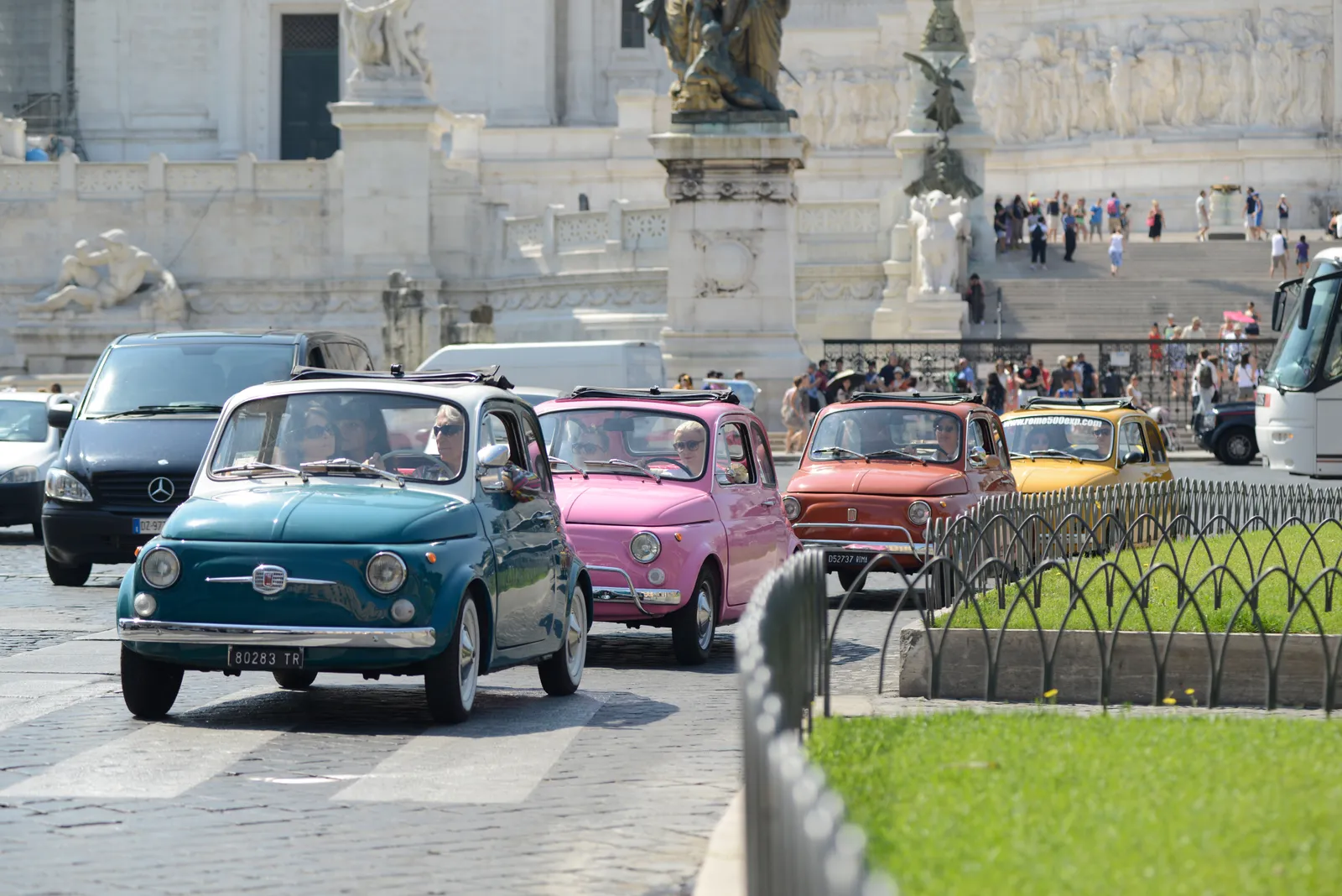 Rome 500 Experience: Tour de las 7 Joyas Ocultas de Roma en un FIAT 500 Antiguo