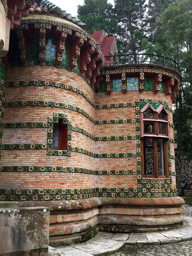 El Capricho, una obra de Anton Gaudí en Cantabria España