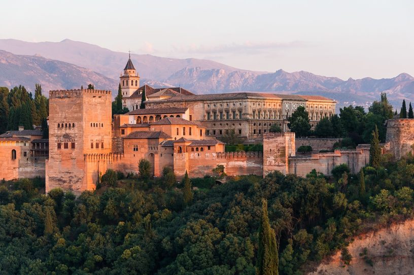 15 Curiosidades sobre la majestuosa Alhambra que te sorprenderán