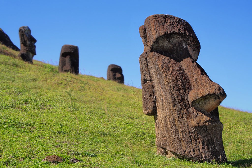 El turista finlandés y el moai: ¡Un incidente inolvidable!