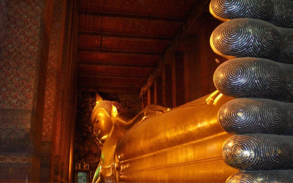 Visita el Buda Reclinado en Wat Pho: Un Patrimonio Vivo
