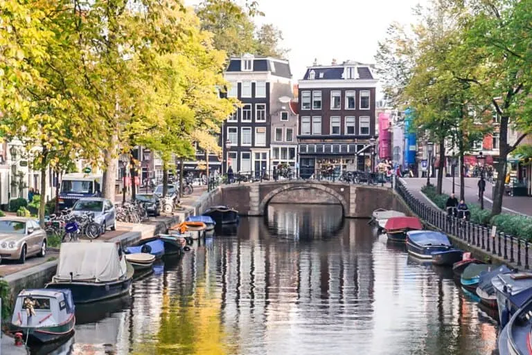Los Pilotes de Ámsterdam: Una Ciudad sobre Pilares