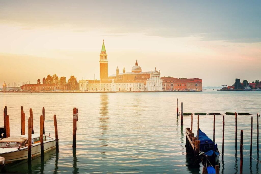 Las Islas y Puentes: La Anatomía Única de Venecia
