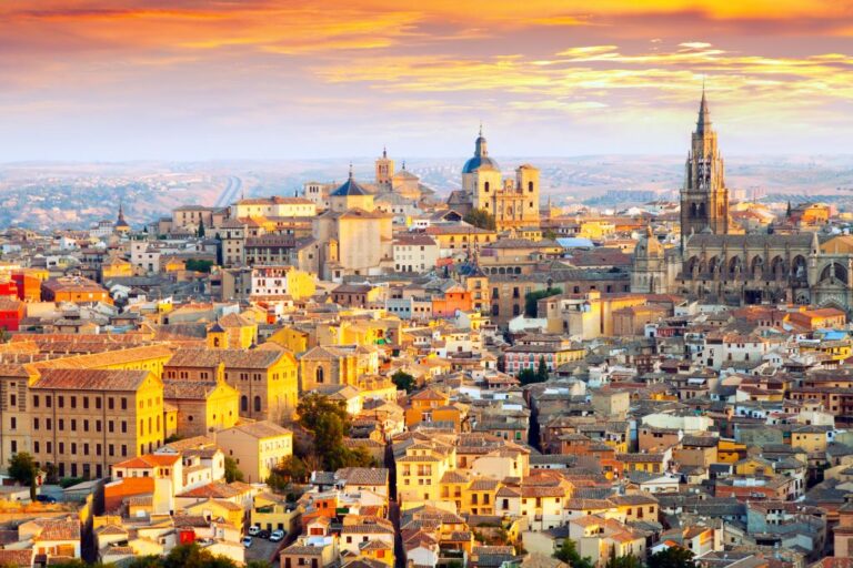Vista del amanecer de Toledo. Castilla-La Mancha, España