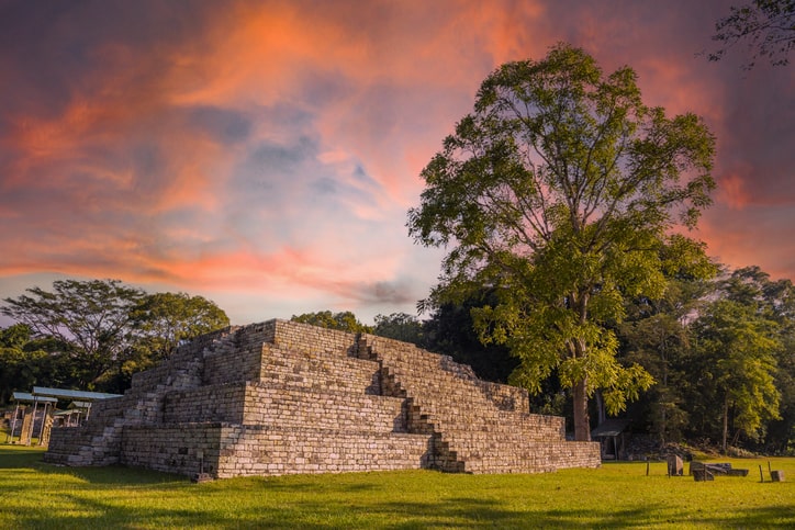 Copán: Un Viaje al Corazón del Mundo Maya