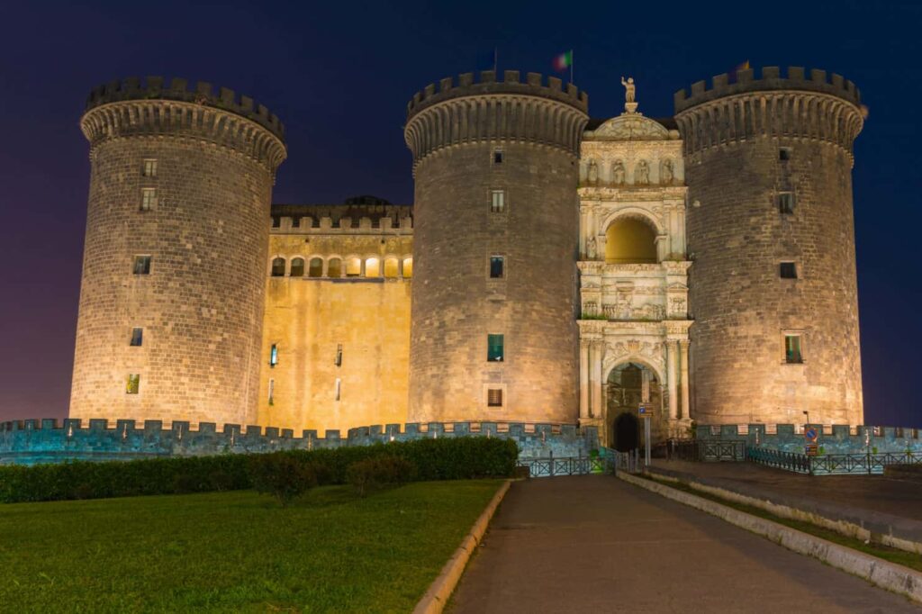 Visita el Castel Nuovo
