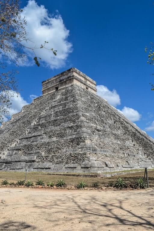 El Ascenso Prohibido: La Pirámide de Chichen Itzá